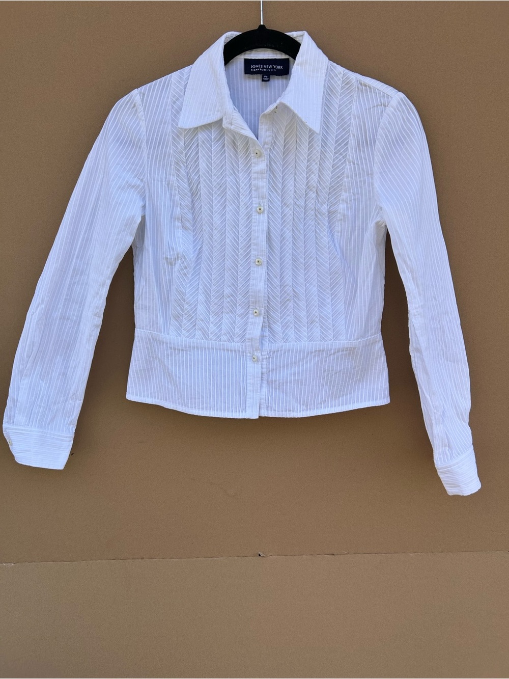 Jones New York Preppy Button Up top white texture professional office wear PS
